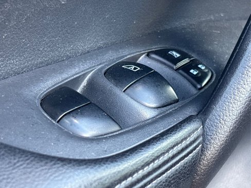 Used 2016 Nissan Rogue SV w/ SV Premium Package image 35
