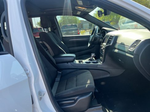 Used 2019 Jeep Grand Cherokee Laredo image 19