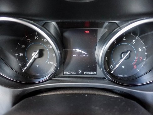 Used 2018 Jaguar F-PACE Premium image 23