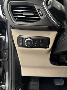 Used 2020 Ford Escape Titanium image 15