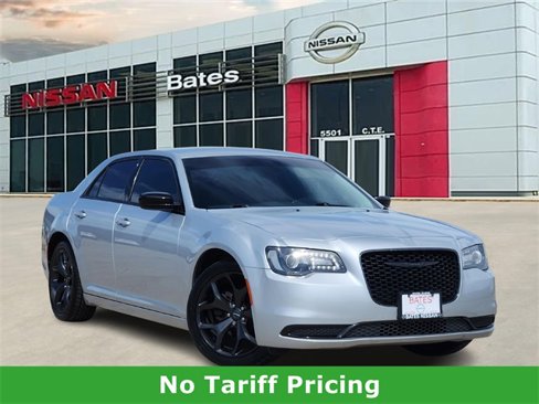 Used 2020 Chrysler 300 Touring w/ Sport Appearance Package image 1