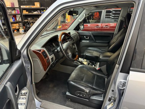 Used 2005 Mitsubishi Montero Limited image 10