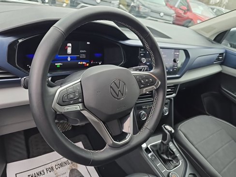 Certified 2022 Volkswagen Taos SE image 6