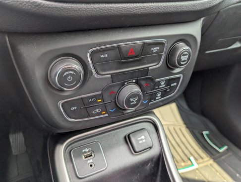 Used 2020 Jeep Compass Sport image 9