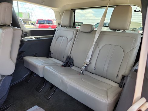 Used 2021 Ford Expedition Limited image 16