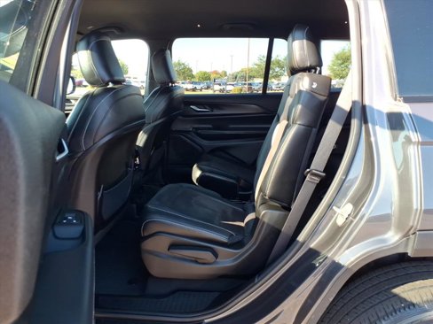 Used 2023 Jeep Grand Cherokee L Laredo image 7