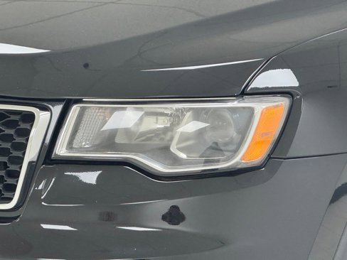 Used 2018 Jeep Grand Cherokee Limited image 36