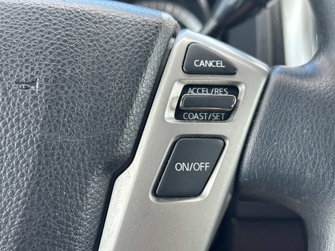 Used 2018 Nissan Titan SV image 18