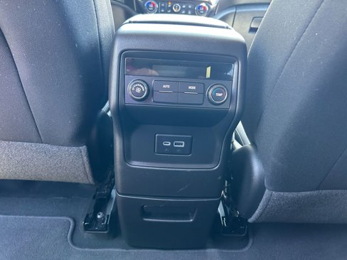 Used 2023 GMC Acadia SLE image 23