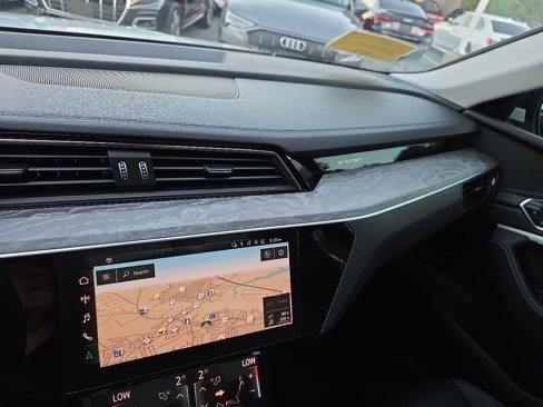 Used 2021 Audi e-tron Premium w/ Convenience Plus Package image 60