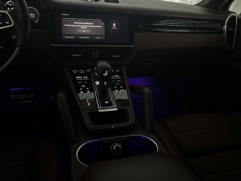 Certified 2023 Porsche Cayenne S image 28