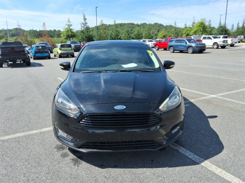 Used 2018 Ford Focus SE w/ SE Appearance Package image 2