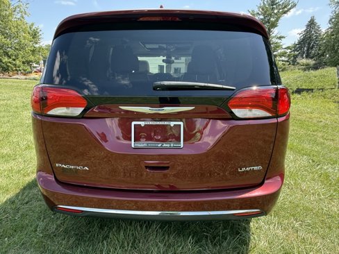 Used 2020 Chrysler Pacifica Limited image 4