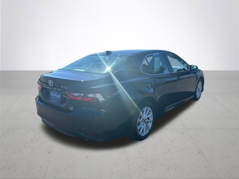 Used 2022 Toyota Camry LE image 7