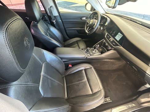 Used 2018 Alfa Romeo Giulia image 18