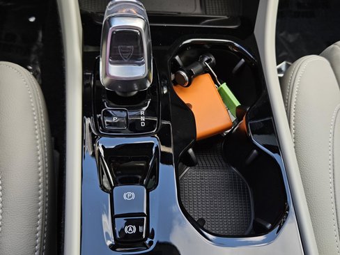 New 2025 Volvo XC40 B5 Ultra w/ Climate Package image 23