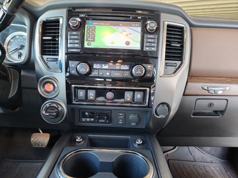 Used 2017 Nissan Titan Platinum Reserve image 20