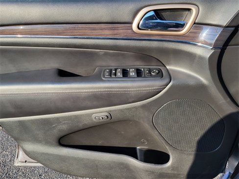 Used 2017 Jeep Grand Cherokee Overland image 10