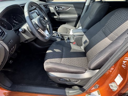 Used 2019 Nissan Rogue SV image 5