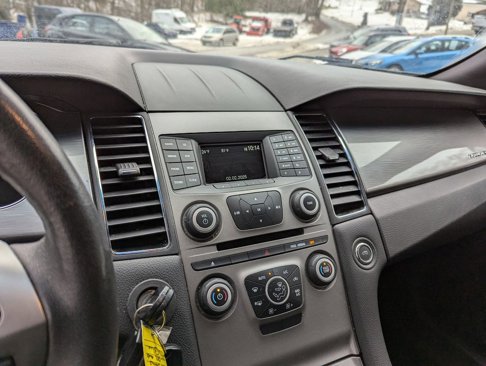 Used 2018 Ford Taurus SEL image 11
