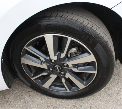 Used 2023 Nissan Versa SV w/ Trunk Package image 53