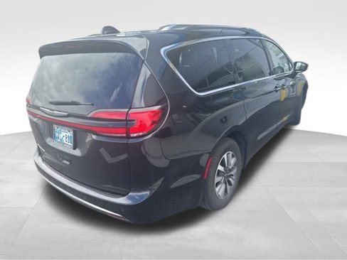 Used 2021 Chrysler Pacifica Touring-L image 7