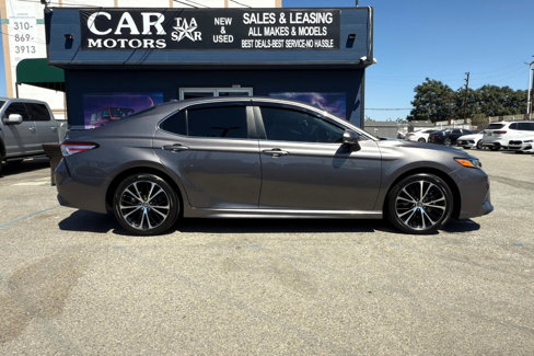Used 2020 Toyota Camry SE image 4