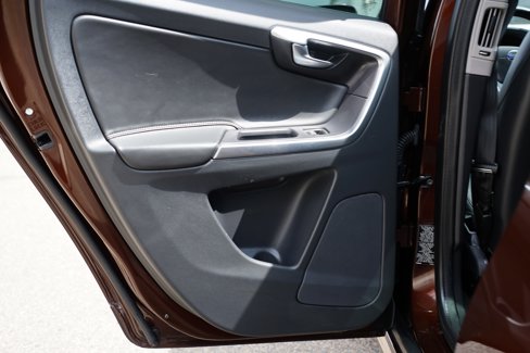 Used 2016 Volvo XC60 T6 Platinum w/ Protection Package image 21