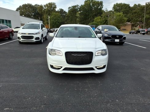 Used 2021 Chrysler 300 Touring L image 2