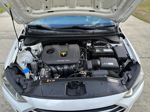 Used 2017 Hyundai Elantra SE image 16