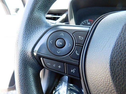Used 2021 Toyota Corolla LE image 17