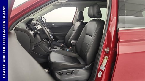 Used 2020 Volkswagen Tiguan SE w/ Panoramic Sunroof Package image 10
