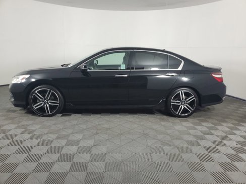 Used 2017 Honda Accord Touring image 7