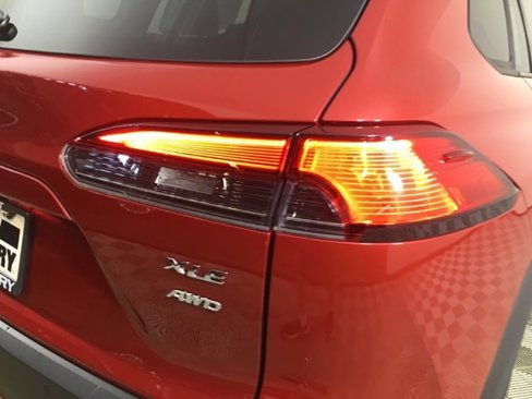 Used 2023 Toyota Corolla Cross XLE image 24