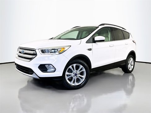 Used 2017 Ford Escape SE w/ Equipment Group 201A image 3
