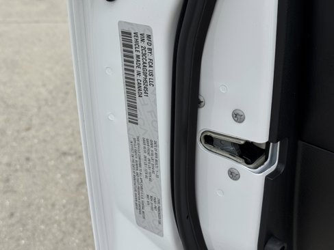 Used 2023 Chrysler 300 Touring w/ Sport Appearance Package image 35