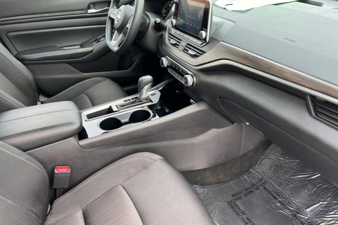 Used 2024 Nissan Altima 2.5 SV image 12