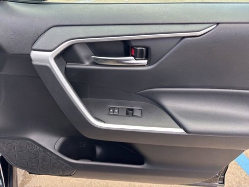 Used 2021 Toyota RAV4 XLE image 22