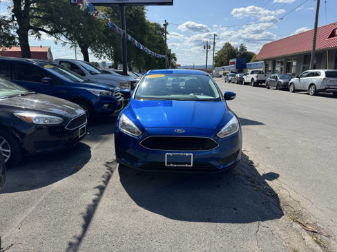 Used 2018 Ford Focus SE w/ Cold Weather Package image 2