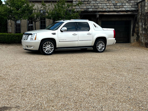 Used 2007 Cadillac Escalade EXT w/ Information Package image 2