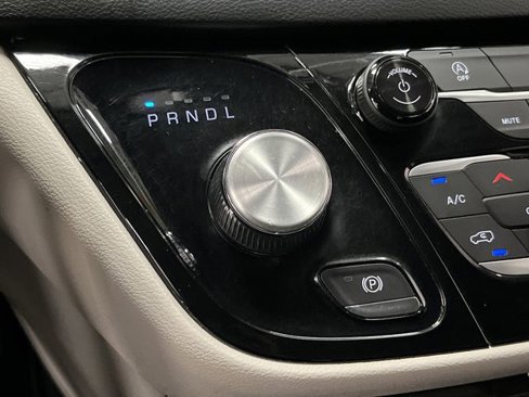 Certified 2019 Chrysler Pacifica Touring Plus w/ Cold Weather Group image 22