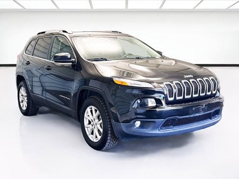Used 2018 Jeep Cherokee Latitude Plus image 3