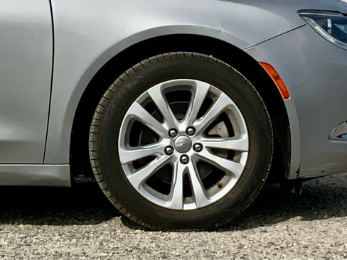 Used 2015 Chrysler 200 Limited w/ Convenience Group image 18