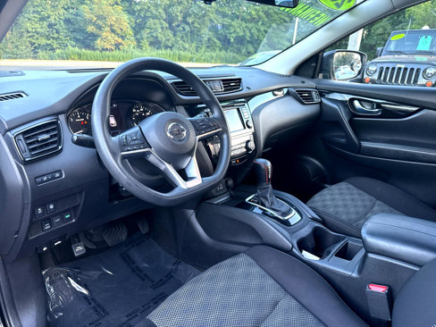 Used 2020 Nissan Rogue Sport SV image 10