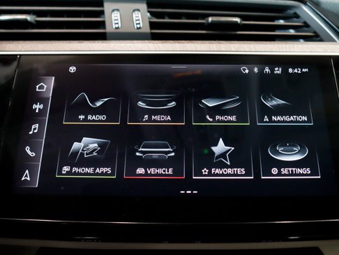 Used 2022 Audi e-tron Premium image 23