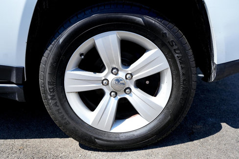 Used 2014 Jeep Compass Latitude w/ Sun/Sound Group image 11