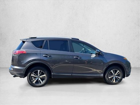 Used 2018 Toyota RAV4 XLE image 4