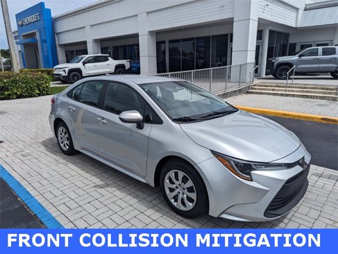 Used 2023 Toyota Corolla LE image 2
