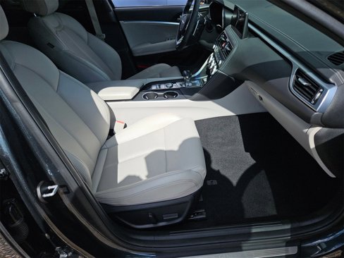 Used 2023 Genesis G70 2.0T image 23