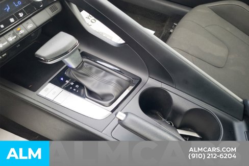 Used 2024 Hyundai Elantra SEL image 24